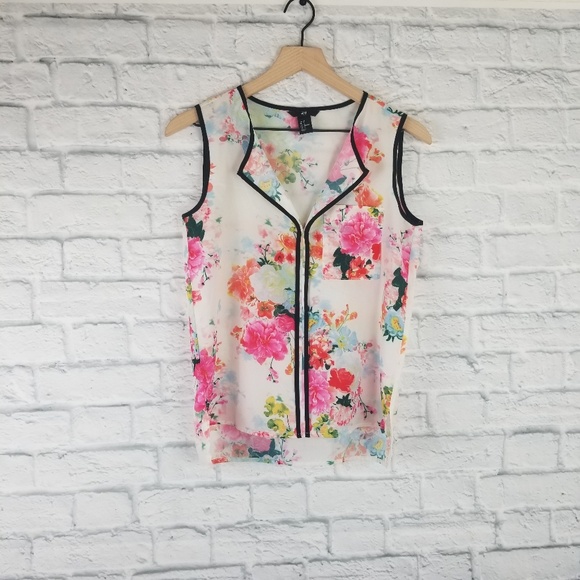 H&M Tops - H&M| Floral Vest Blouse with front pocket size 4